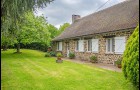 Deux maisons de charme, une grange, un étang sur 1,30 Hectares à la campagne